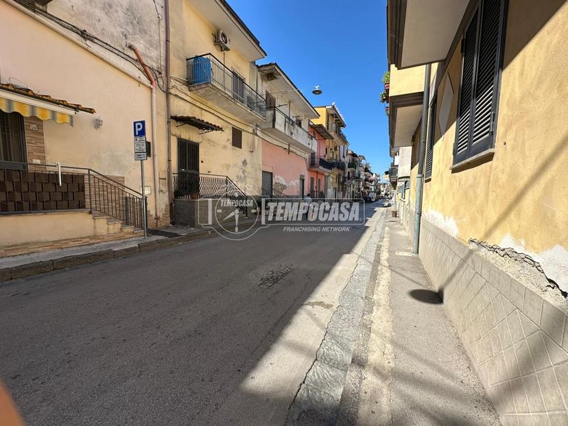 Trilocale in Via Conte di Acerra, Acerra