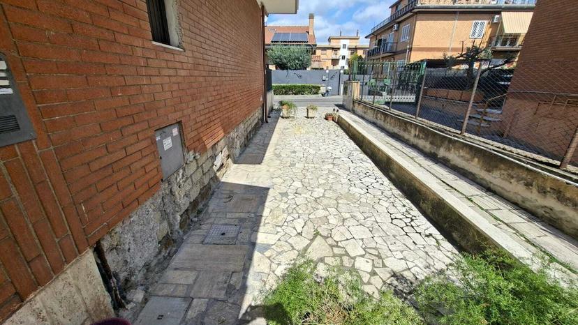 Trilocale in Via Lercara Friddi, Roma