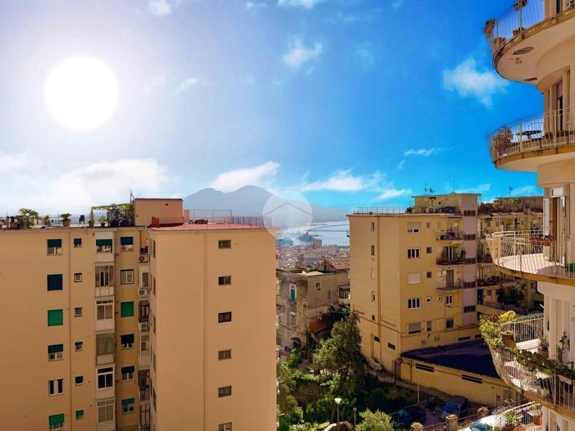 Appartamento in Via Girolamo Santacroce 19, Napoli