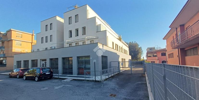 Trilocale in Via Salvatore Barzilai 91, Roma