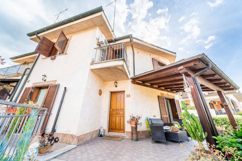 Villa a schiera in Via Formelluccio, Mentana — foto 4 di 5