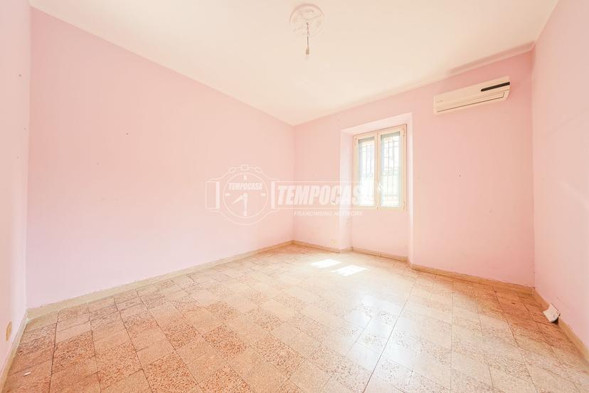 Trilocale in Via delle Mimose, Roma