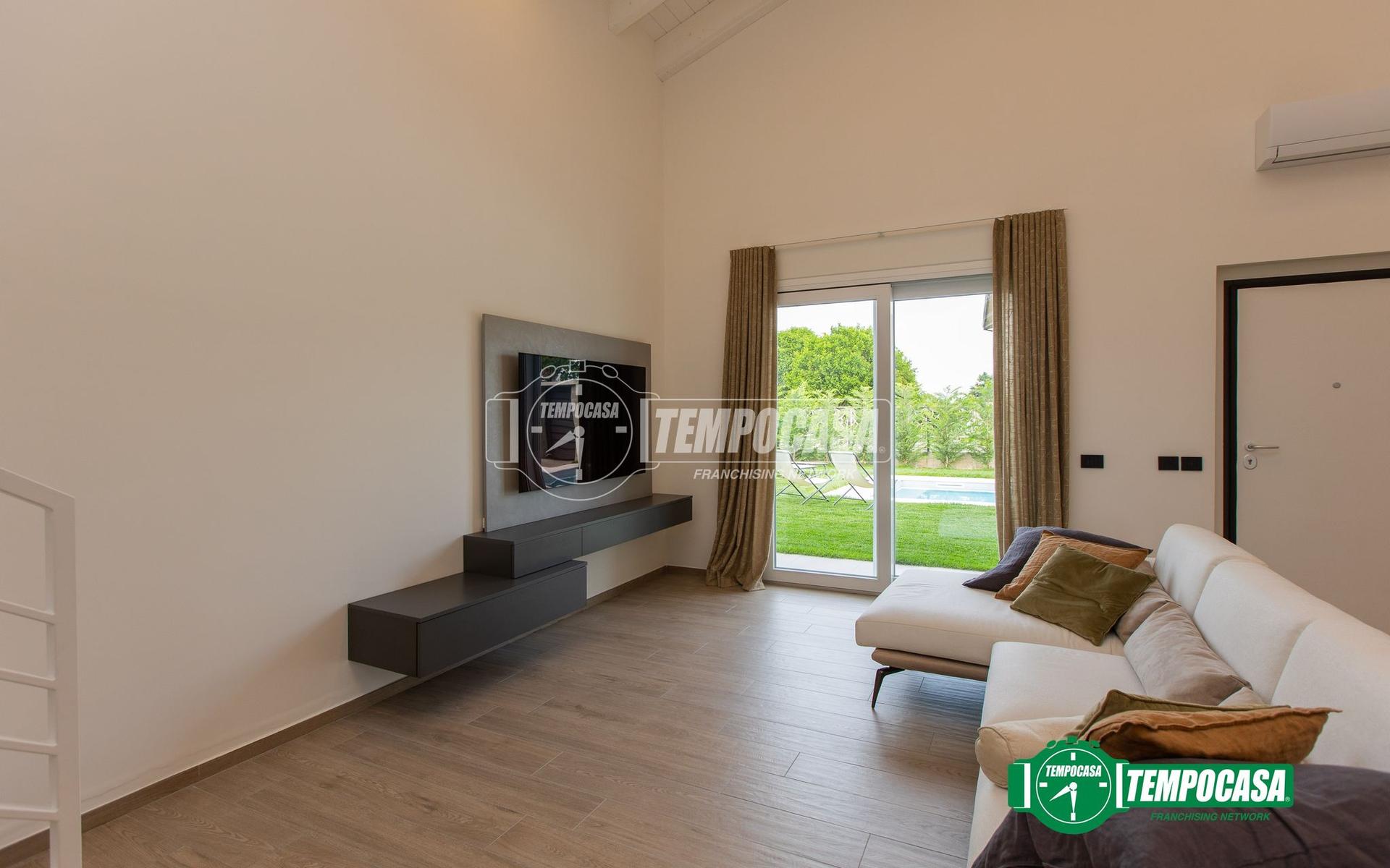 Villa in Via Achille Grandi 11, Magnago