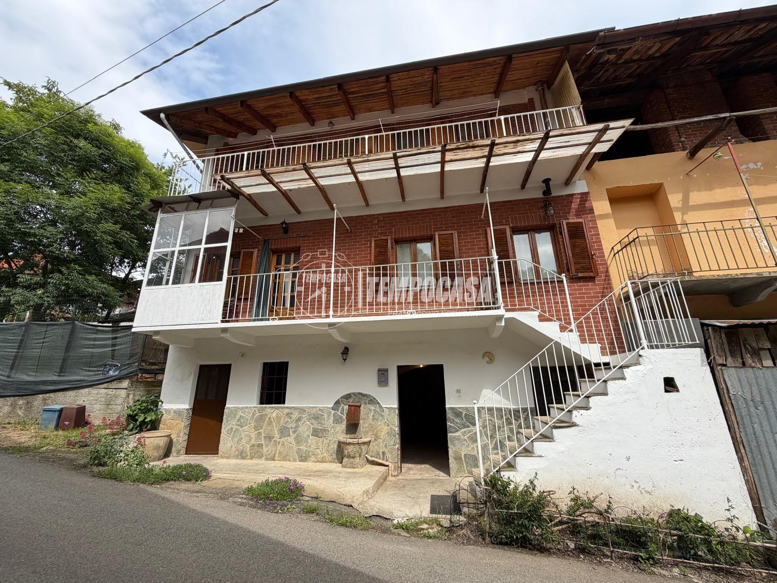 Casa indipendente in Strada Vallossera 7, Rocca Canavese