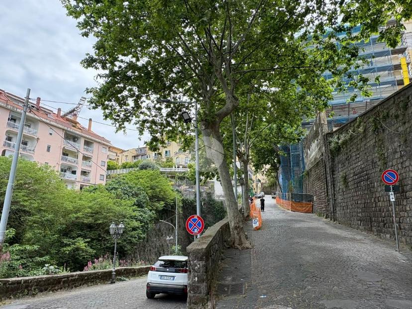 Trilocale in Vico Spagnuolo a Quisisana 2, Castellammare di Stabia — foto 3 di 5