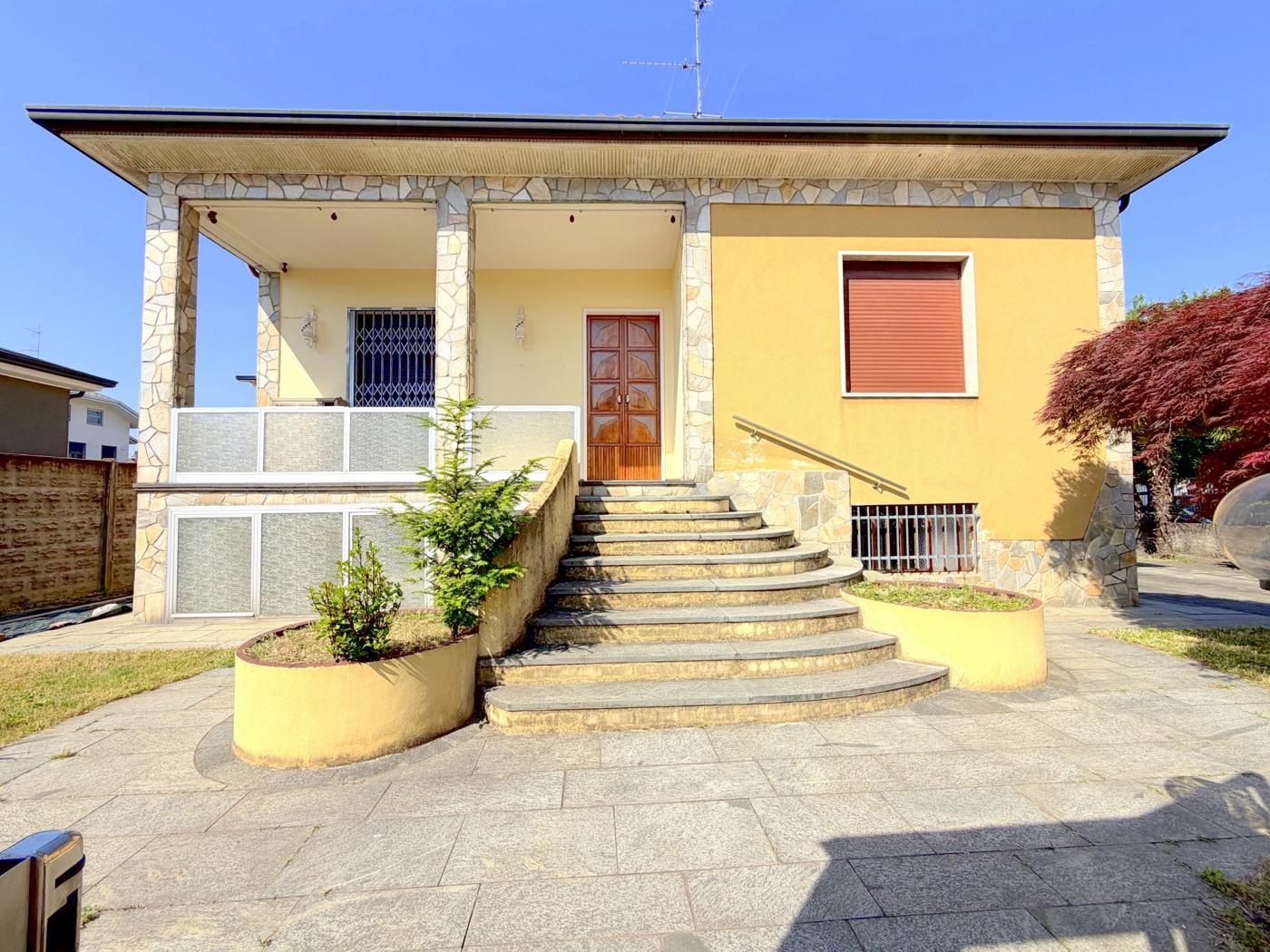 Villa in Via Goito , Arconate