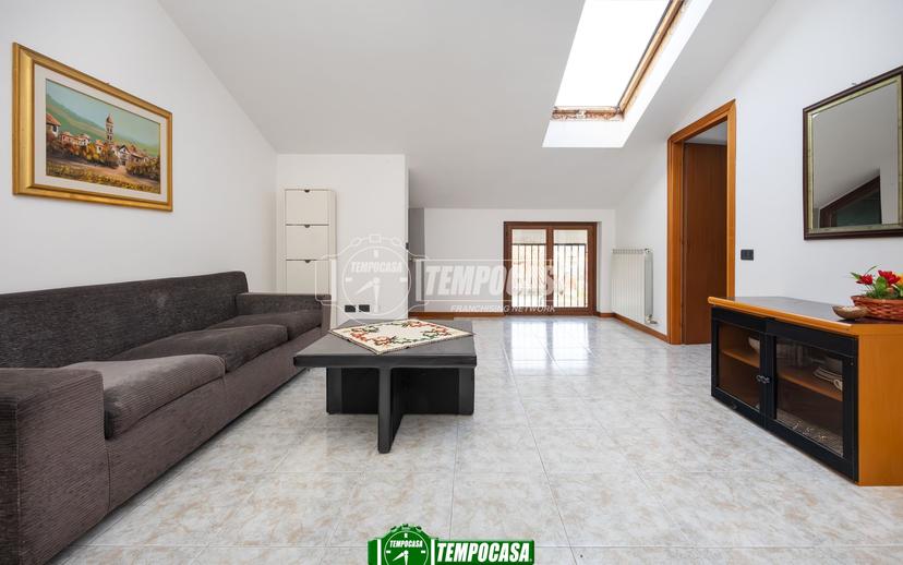 Trilocale in Via Camillo Benso Conte di Cavour 32/d, Grezzago — foto 4 di 5