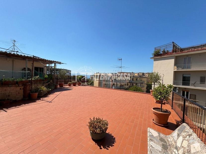 Appartamento in Via Bernardo Cavallino, Napoli