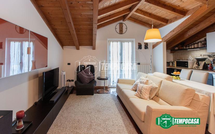 Trilocale in Via Morandi R. 2/a, Magnago