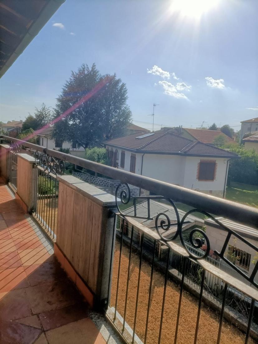Quadrilocale in Via Pascoli, Trezzano Rosa