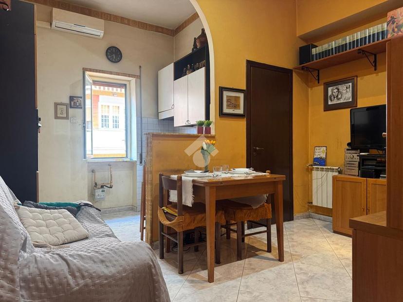 Trilocale in Via Vacuna 22, Roma