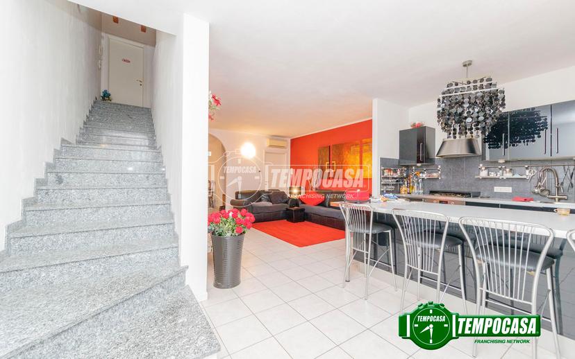 Villa a schiera in Via Filippo Corridoni, Vermezzo con Zelo