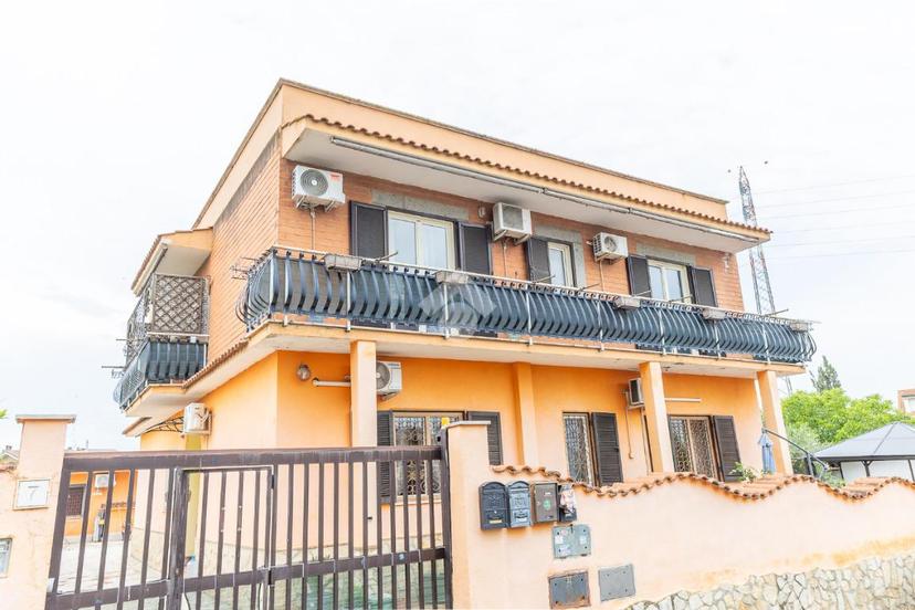 Trilocale in Via Gioia dei Marsi 7, Roma