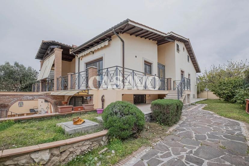 Villa in Via Giulio Minervini, Roma