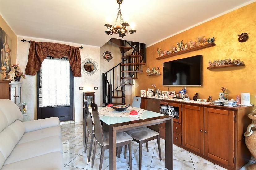 Appartamento in Via Sacra di San Michele 28, Giaveno — foto 2 di 5