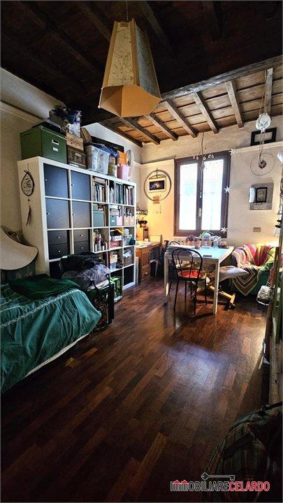 Monolocale, Firenze