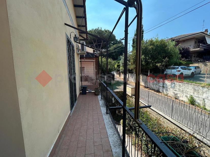 Trilocale in Via Vecchia di Marino, Grottaferrata — foto 2 di 5