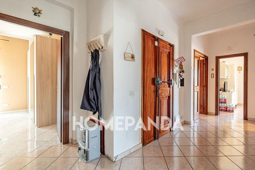 Trilocale in Via Casamassima 15, Roma
