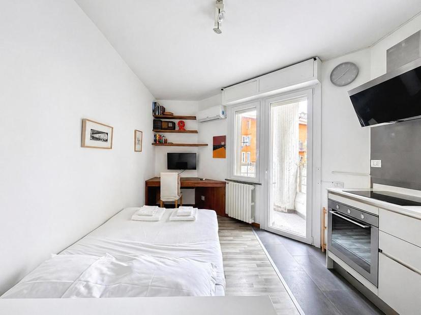 Bilocale in Via Valenza 5, Milano