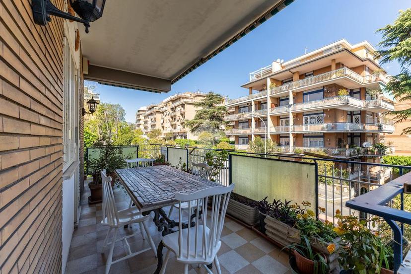 Quadrilocale in Via di Monte Verde 155, Roma