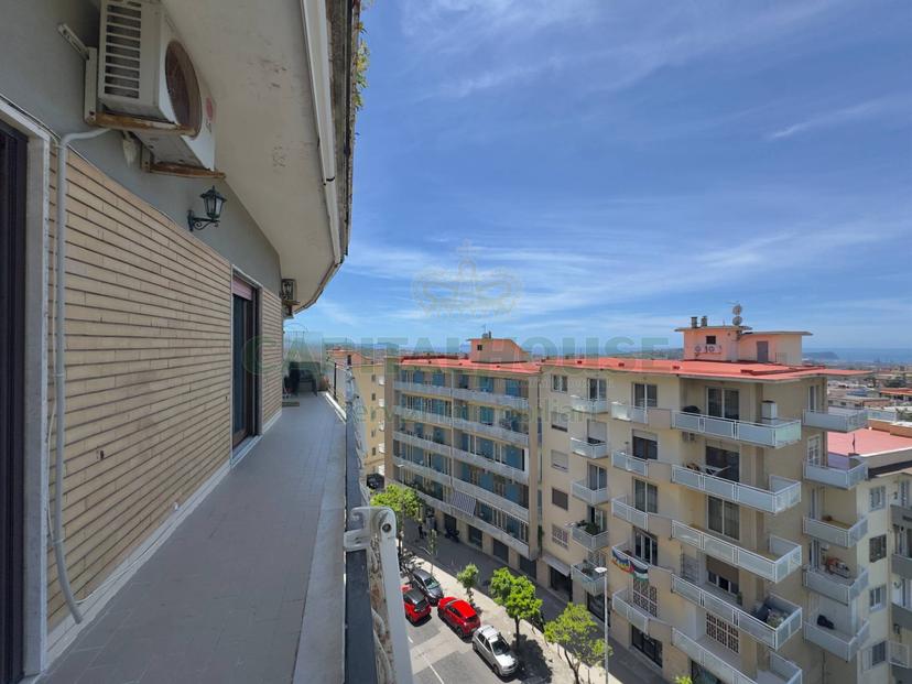 Quadrilocale in Via Domenico Fontana 150, Napoli