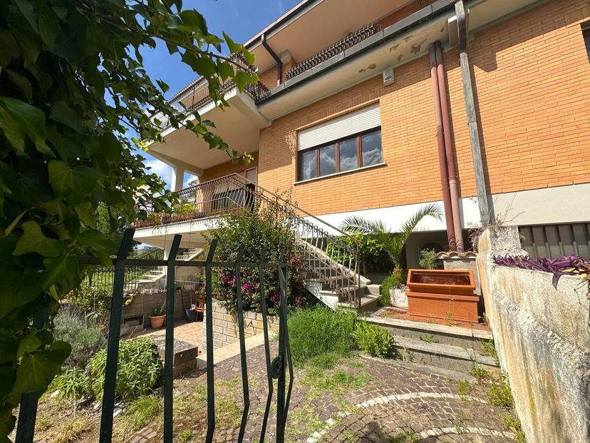 Appartamento in Via delle Cese  9/a, Ariccia