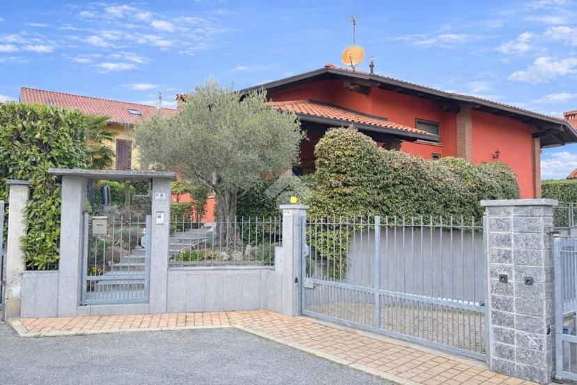Villa in Via Giuseppe Verdi 8, San Francesco al Campo — foto 2 di 5