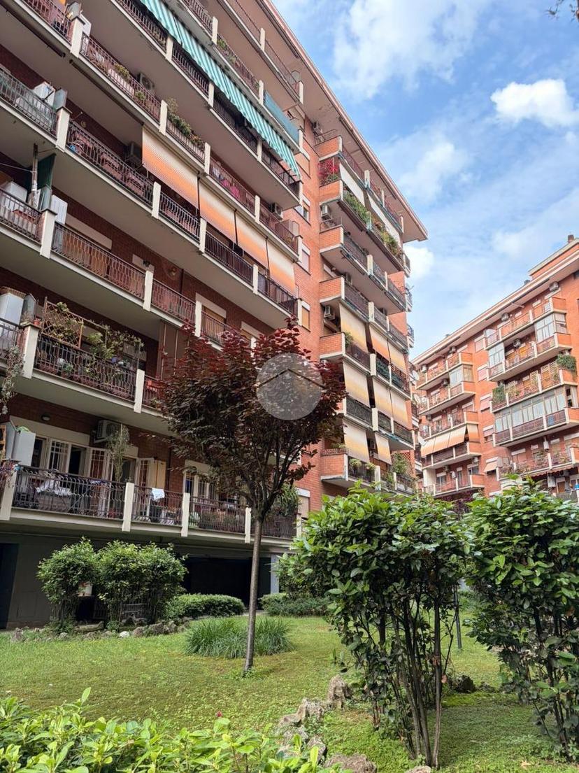 Quadrilocale in Via Pisino, Roma