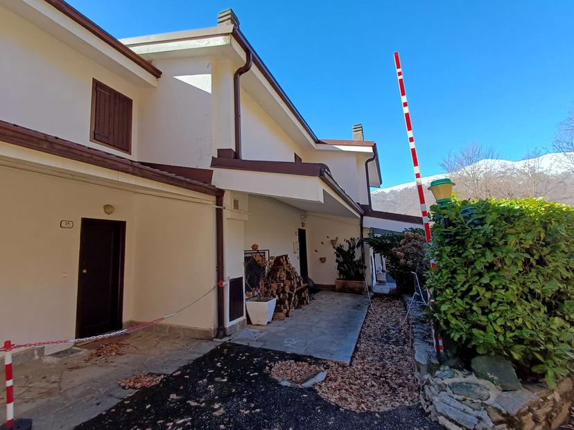 Villa a schiera in Regione Tassonere 17, Corio — foto 3 di 5