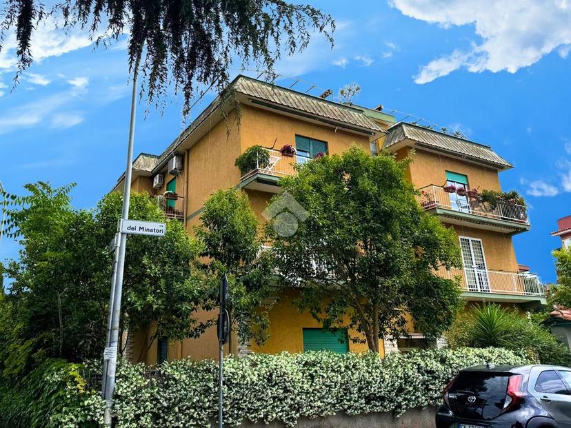Trilocale in Via dei Minatori 3, Roma