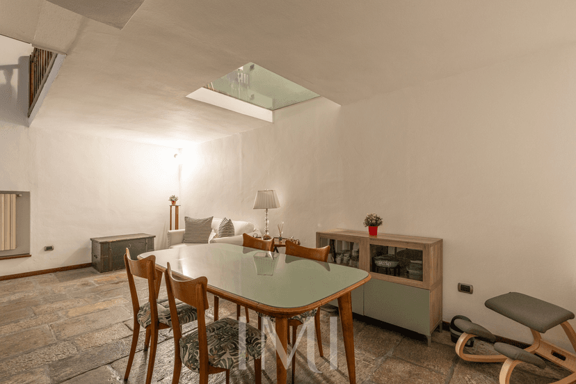 Bilocale in Corso San Gottardo 14, Milano