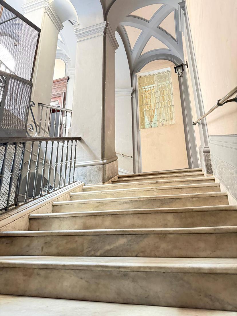 Appartamento in Via Costantinopoli 30, Napoli