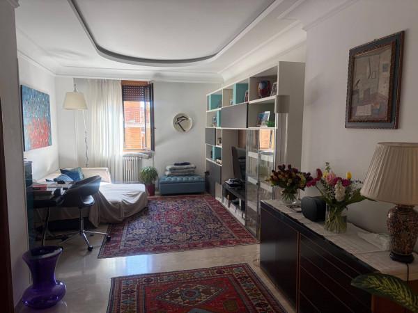 Bilocale in Via dell'Accademia dei Virtuosi, Roma