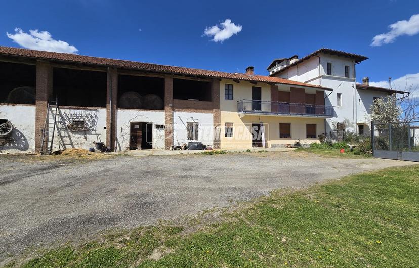 Casa indipendente in Via Pralormo 2, Carmagnola — foto 2 di 5