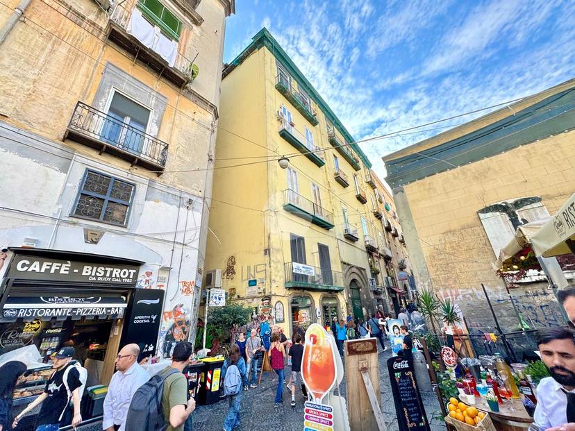 Appartamento in Piazza Luigi Miraglia 386, Napoli