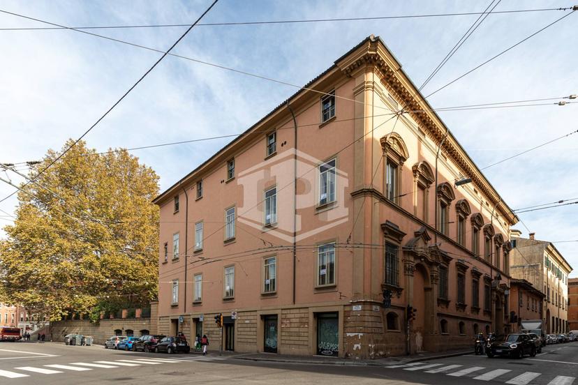 Bilocale in Via Barberia, Bologna