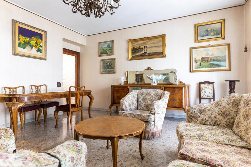 Quadrilocale in Via Oderisi da Gubbio , Roma
