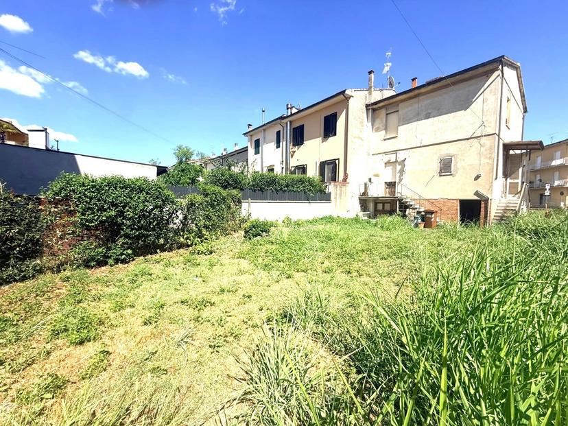 Casa indipendente in Viale Giacomo Matteotti 45, Capraia e Limite