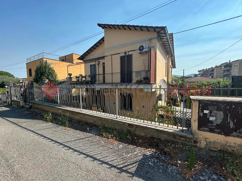 Bilocale in Via Vecchia di Marino, Grottaferrata