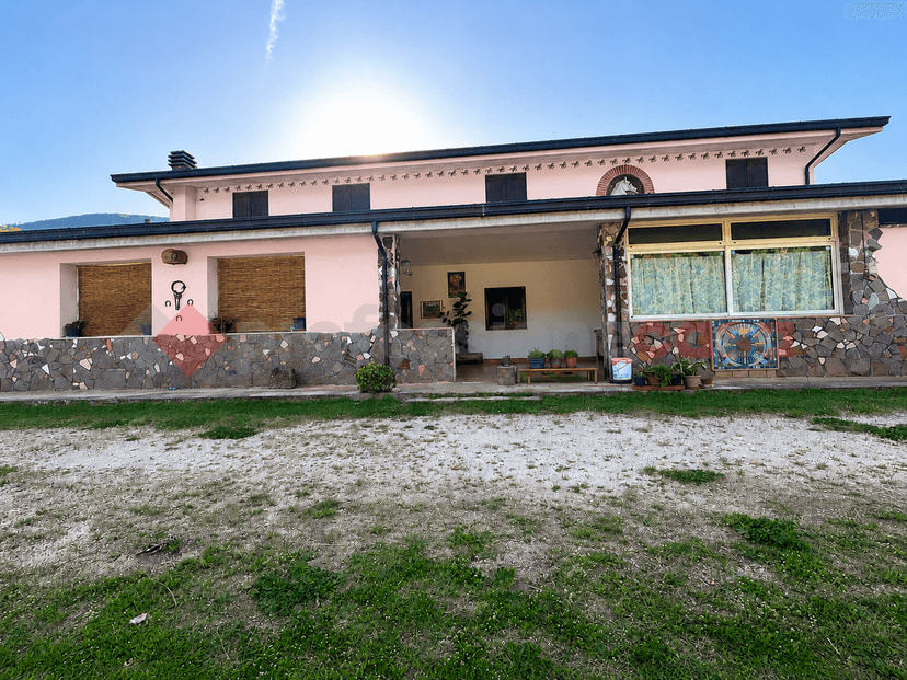 Appartamento in Contrada Muggito Snc, Montelanico