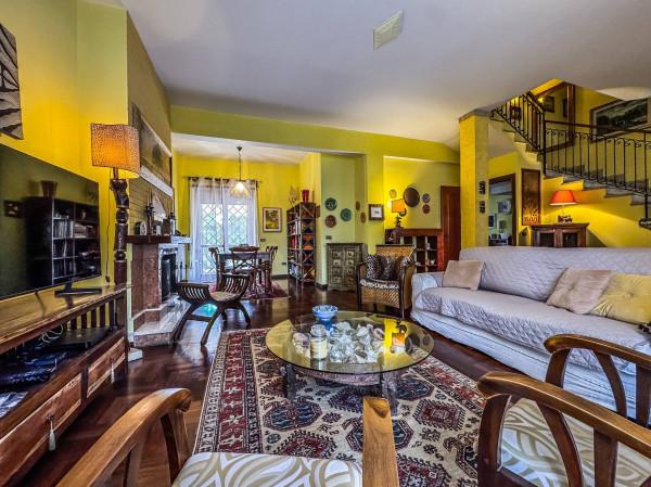 Villa plurifamiliare in Via Sofocle, Roma