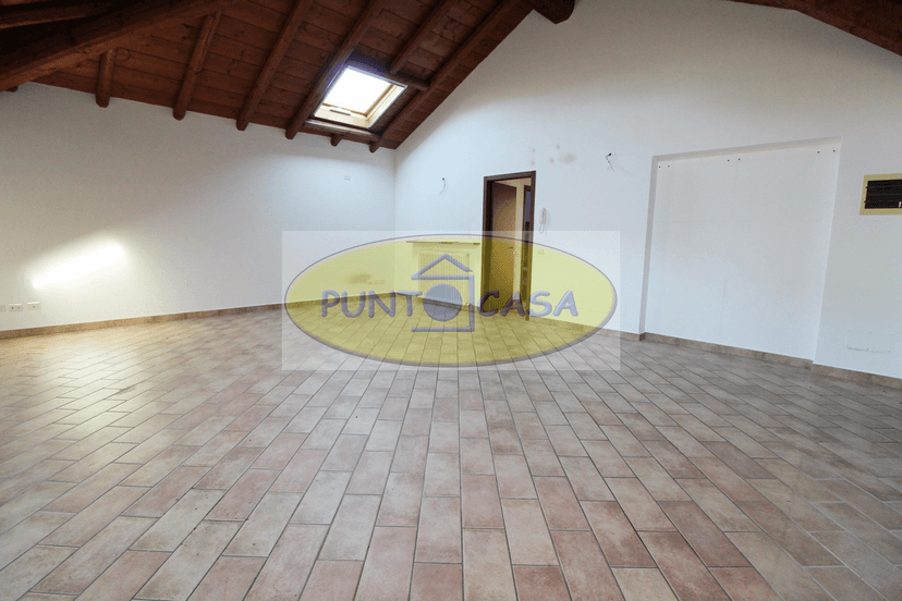 Mansarda in Via Emilio Azzi 86, San Colombano al Lambro — foto 2 di 5