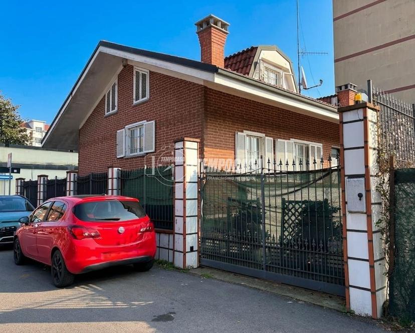 Casa indipendente in Via Garibaldi, Nichelino — foto 2 di 5