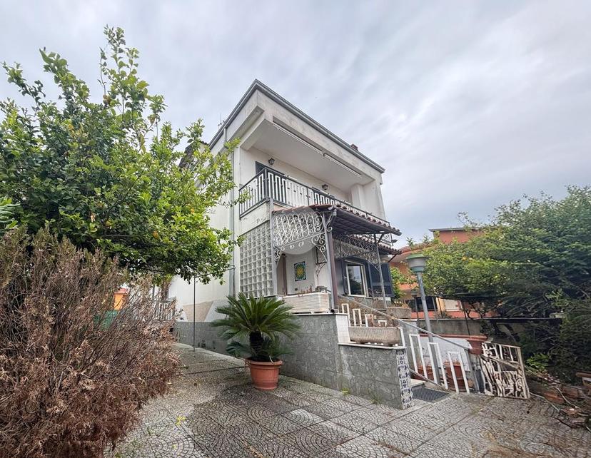 Villa in Terzo Viale Parco della Noce 10, Giugliano in Campania — foto 3 di 5