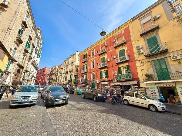 Appartamento in Via Montesanto 17, Napoli
