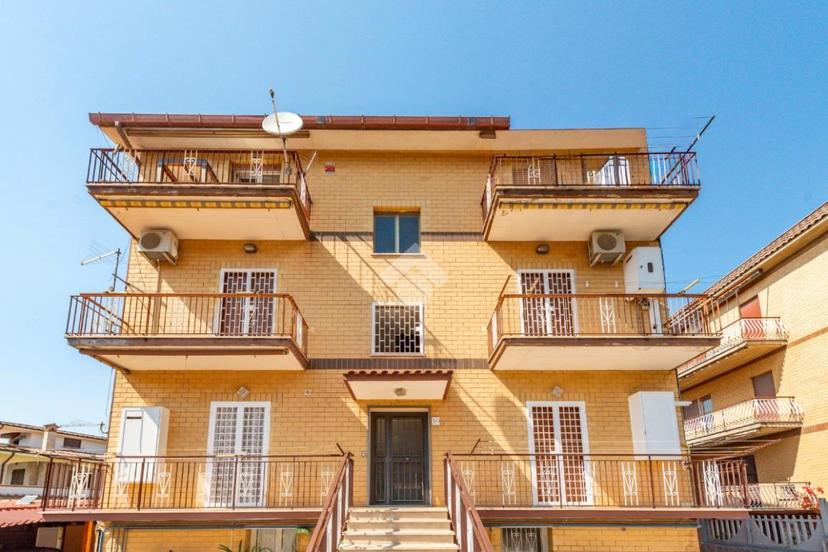Appartamento in Via Vermicino 60, Roma