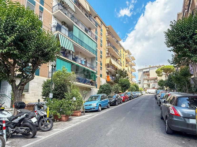 Quadrilocale in Viale Letizia 4, Napoli