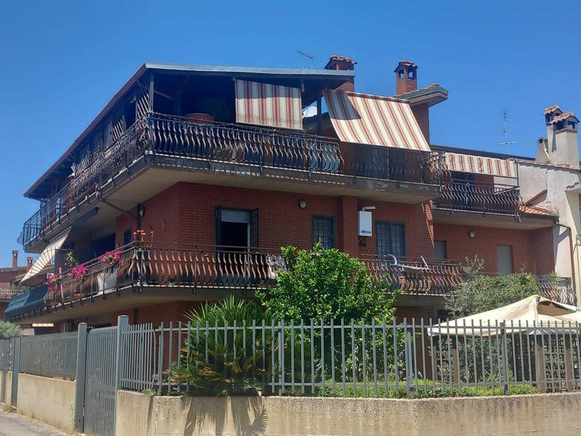 Trilocale in Via Colle del Sole, Guidonia Montecelio