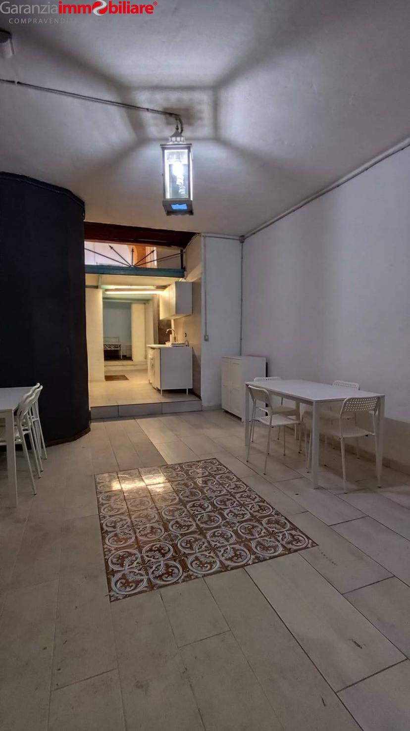 Trilocale in Vico Lungo del Gelso, Napoli