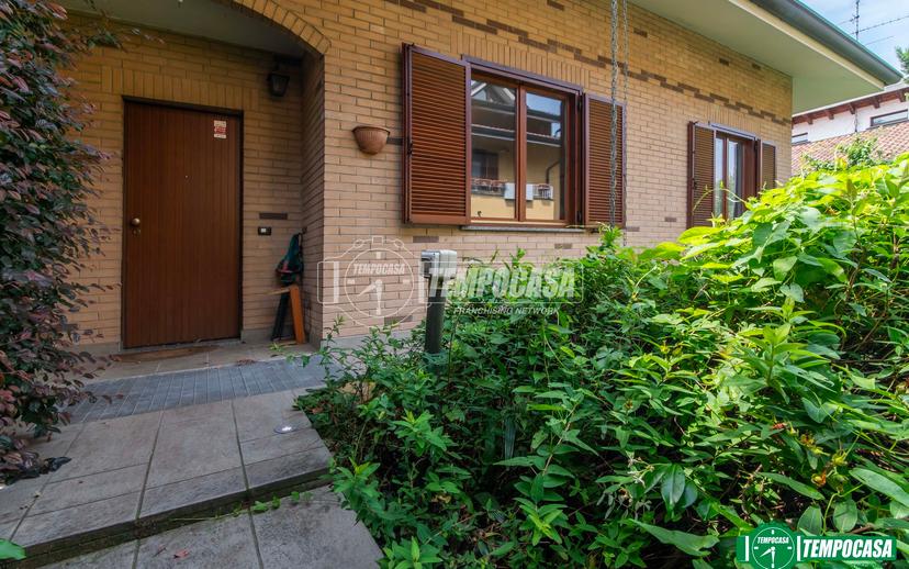 Villa a schiera in Via Monviso, Garbagnate Milanese — foto 3 di 5